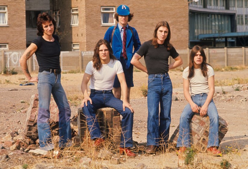 1973 : recrutement, formation du groupe et sortie du 1er single 1973 : recrutement, formation du groupe et sortie du 1er single