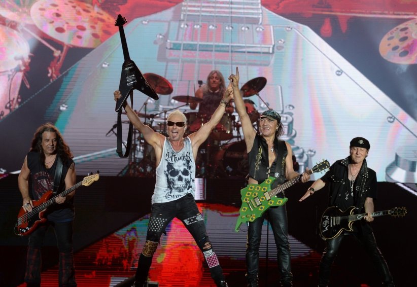 "Wind of Change" - Scorpions (1990) "Wind of Change" - Scorpions (1990)