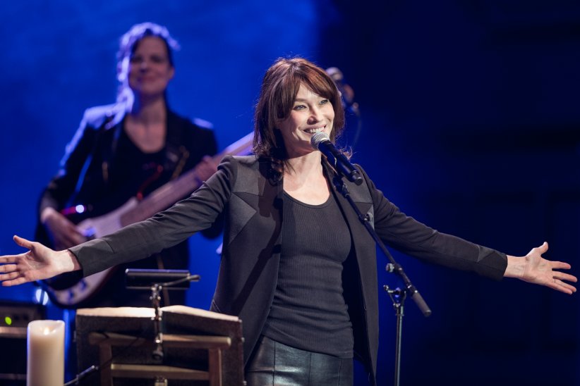 Carla Bruni : une puissance vocale cachée ? Carla Bruni : une puissance vocale cachée ?
