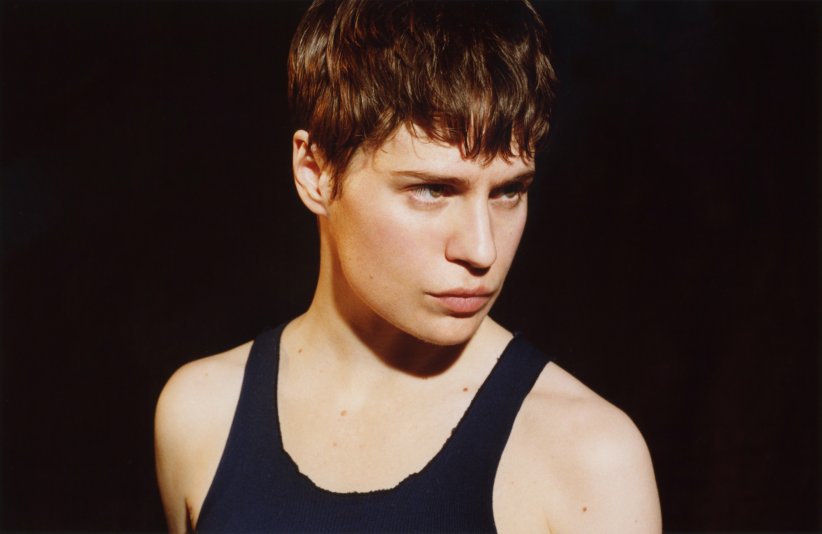 Christine and The Queens - "Damn, dis-moi" Christine and The Queens - "Damn, dis-moi"