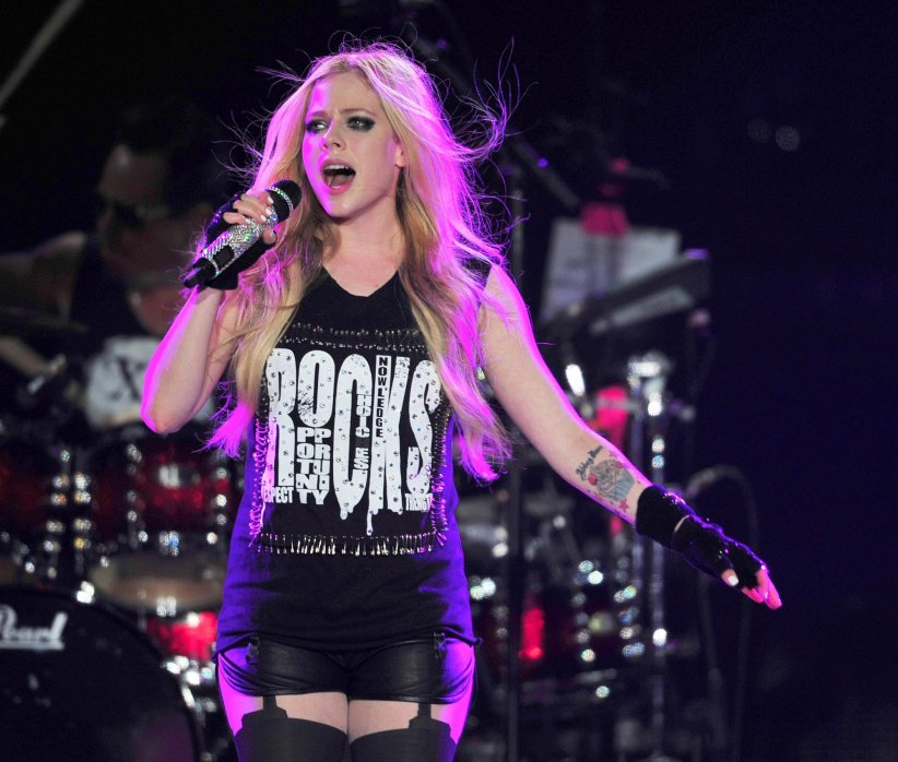 Avril Lavigne : remplacée par un sosie depuis 2003 ? Avril Lavigne : remplacée par un sosie depuis 2003 ?