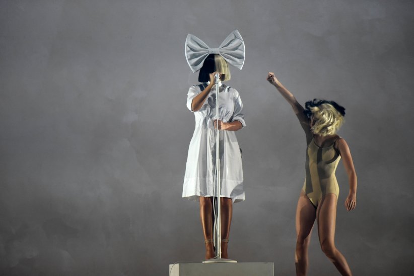 Sia : une coupe pour couper de la réalité Sia : une coupe pour couper de la réalité