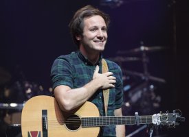Vianney va s'offrir une pause pour "retrouver un peu d'ombre et de calme"