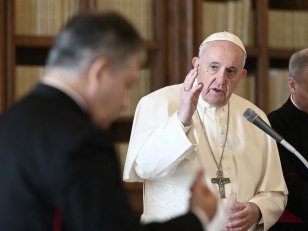 Le pape François fait le buzz : cet étrange like qui enflamme la Toile