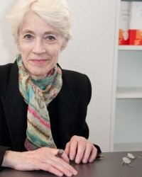 Françoise Hardy confinée "depuis trois ans" : la pandémie n'a pas changé sa vie