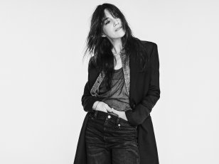 Charlotte Gainsbourg collabore avec Zara pour une collection de basiques