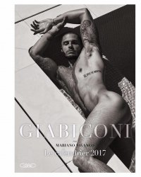 Baptiste Giabiconi pose complètement nu pour son calendrier !