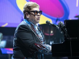 Elton John contraint de se faire opérer d'urgence : il reporte sa tournée