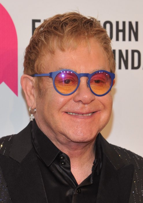 Elton John a envoyé sur les roses le staff d'un festival