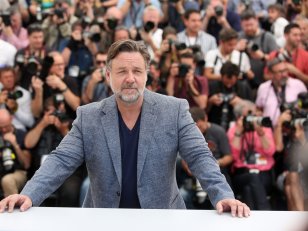 Alcoolisé, Russell Crowe a acheté un crâne de dinosaure à Leonardo DiCaprio