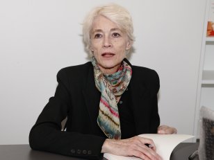 Françoise Hardy atteinte d'une tumeur : ses proches se montrent rassurants