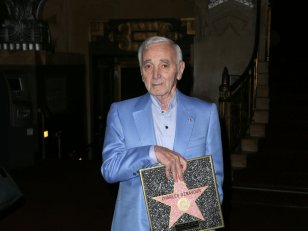 Charles Aznavour : roi du roller et collectionneur de peluches