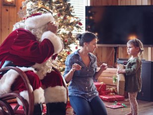 Père Noël : faut-il vraiment faire croire aux enfants qu'il existe ?
