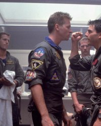 Val Kilmer se remémore le tournage de Top Gun et sa rivalité avec Tom Cruise