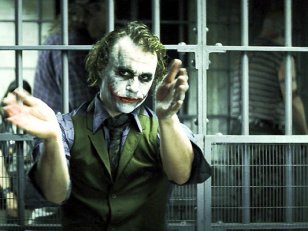 The Dark Knight : Heath Ledger demandait à Christian Bale de le frapper