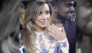 Kim Kardashian montre sa bague de fiançailles offerte par Kanye West
