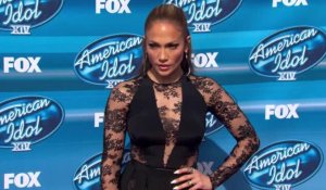 Jennifer Lopez dévoile ses jambes à la finale d'American Idol