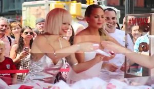 Rita Ora lance le parfum MYNY à New York