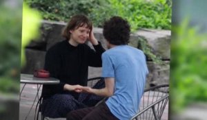 Jesse Eisenberg et Mia Wasikowska s'embrassent à Toronto