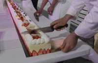 La France bat le record du plus grand fraisier du monde