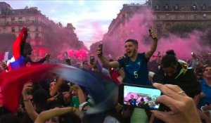 La France en finale: explosion de joie devant l'Hôtel de Ville