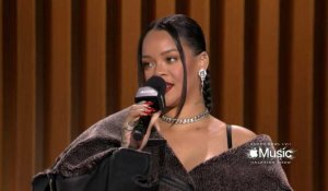 Rihanna "honorée" de se produire au Super Bowl