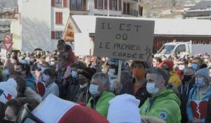 Savoie: plus de 600 montagnards manifestent pour défendre la saison de ski