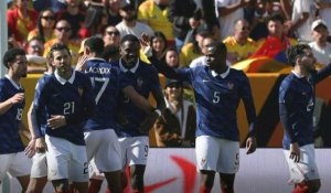 Football: une équipe de France remaniée bat facilement la Colombie 3-1