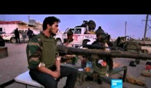 FRANCE 24 Reportages - Libye : Après l'attaque, les insurgés enterrent leurs morts