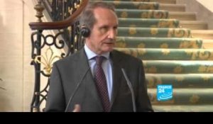 "L'usage de la force n'est pas raisonnable", Gérard Longuet, ministre français de la Défense.