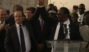 Guerre au Mali : un président accueilli en libérateur