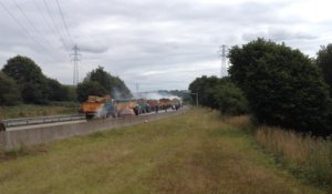 Une centaine de tracteurs sur la voie express