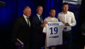 Mathieu Valbuena officialise son transfert à l'OL