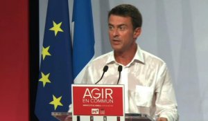 Valls à La Rochelle: le débat sur les 35 heures est "clos"
