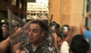 Liban: la police évacue de force les militants d'un ministère