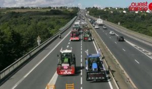Des dizaines de tracteurs sur la RN12 à Saint-Brieuc en direction de Paris