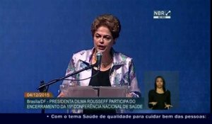 Brésil: Rousseff va "se battre contre la demande de destitution"