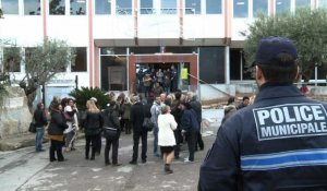 Regroupement devant la mairie de La Ciotat après les menaces