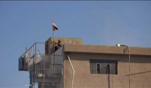Irak: l'armée fait flotter le drapeau national sur Ramadi libéré