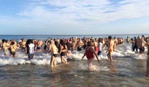 300 baigneurs se jettent à l'eau aux Rosaires