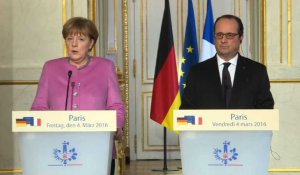 Migrants: France et Allemagne "dans le même esprit" (Hollande)