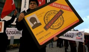 Turquie : manifestation devant le journal d'opposition Zaman