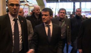 Valls au Salon de l'Agriculture: échanges "rugueux"