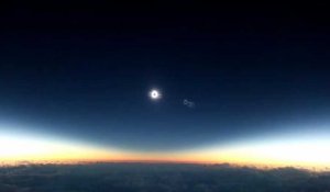 Mike Kentrianakis a filmé une éclipse totale de soleil entre Anchorage (Alaska) et Honolulu (Hawaï)