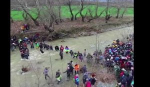 Grèce: la périlleuse traversée des migrants pour rejoindre la Macédoine