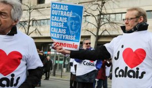 Manifestation : "Entre les Calaisiens et les Anglais, c'est l'amour vache"