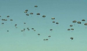 Saut de 2.000 parachutistes de l'Otan au-dessus de la Pologne