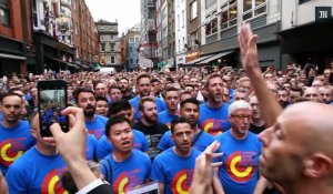 Orlando : Une chorale LGBT de Londres chante en hommage aux victimes