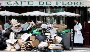 Les poubelles s'entassent à Paris pour cause de grève