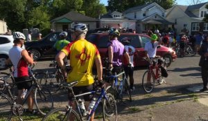Les cyclistes de Louisville rendent hommage à Mohamed Ali